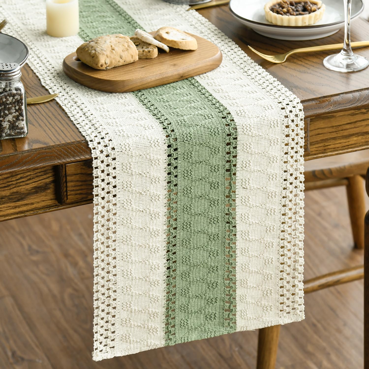 Choosing the Right Table Runner for Your Home
